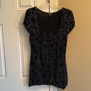 dressbarn Black Short Sleeve Top with Silver Swirl Detail
